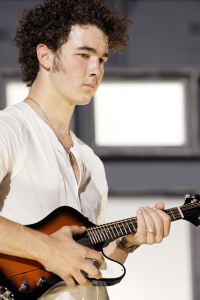 صور عامة لjones brothers  Kevin_Jonas