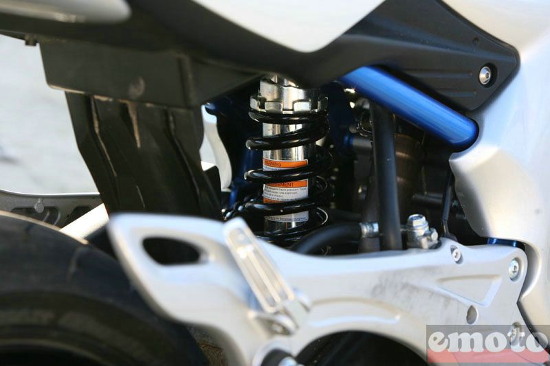 [Essai net] Suzuki Gladius Suzuki-gladius-01