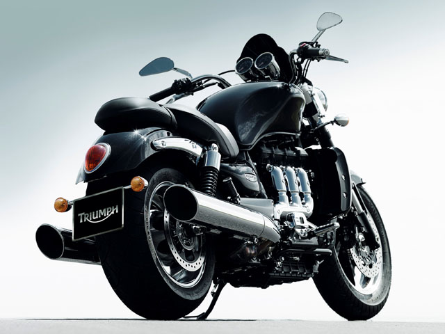 Le coin des Customs Triumph-rocket-iii-roadster-34-arriere