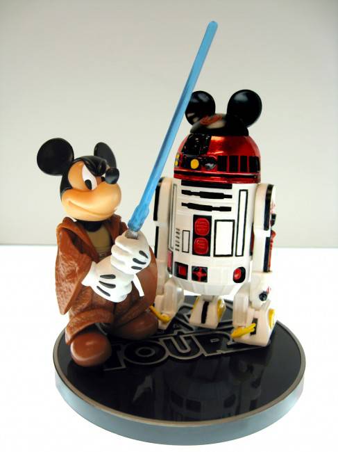 Disney célèbre Star Wars ! MM-R2-MK-photo-487x650