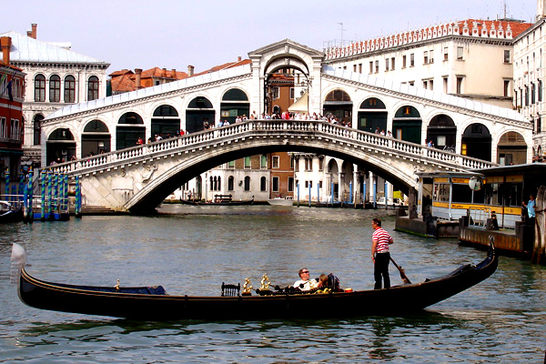 Adivina la ciudad Gondola_rialto_g