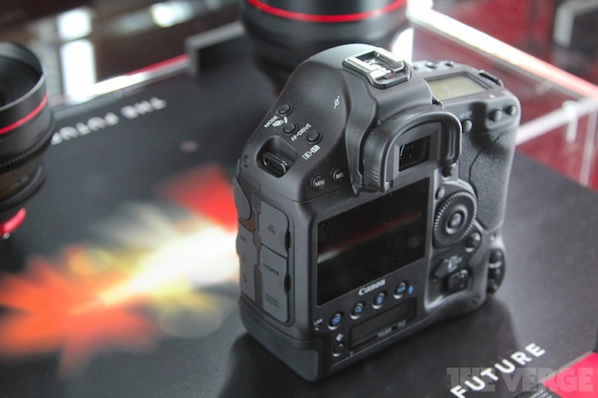 [PREVIEW] Canon sort un boitier mirroless 4K d'ici un an... Canon-4k-dslr-rear