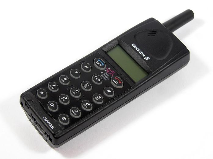 Mans pirmais mobilais telefons, vai kādi telefoni man ir bijuši - Page 2 Ericsson_ga628_01