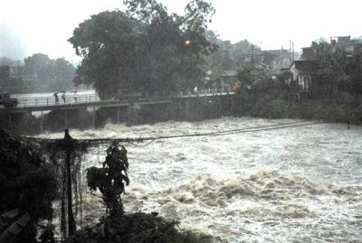 Cuba sigue recibiendo fuertes lluvias que están provocando graves inundaciones con miles de evacuados Rio%20yayabo