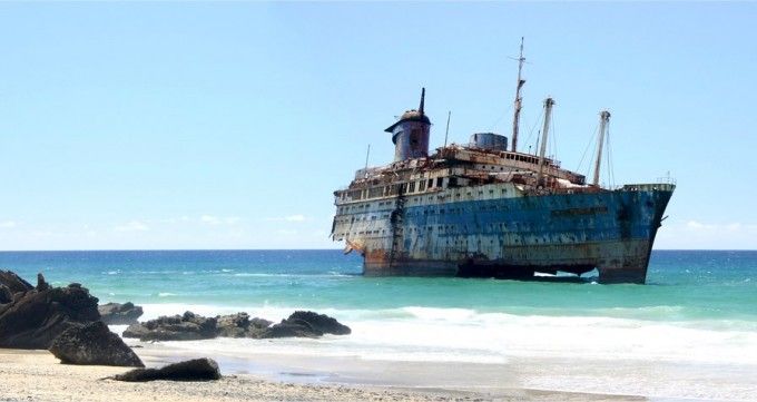 Los 12 lugares abandonados más espectaculares de España American-Star-varado-en-la-Playa-de-Garcey-5-680x361