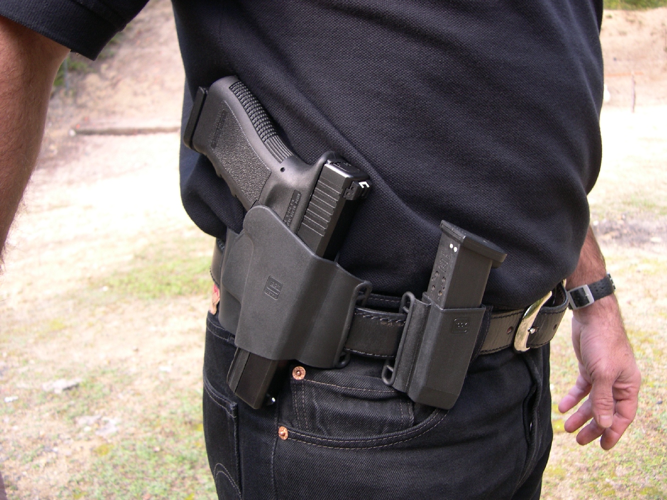 votre avis pour débuter.(ceinture,holster et porte chargeur) Glock-17-Gen3_holster_petite