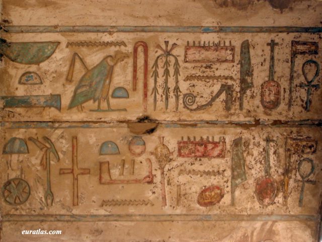 صور من الحضارة المصرية القديمة Luxor_karnak_roof