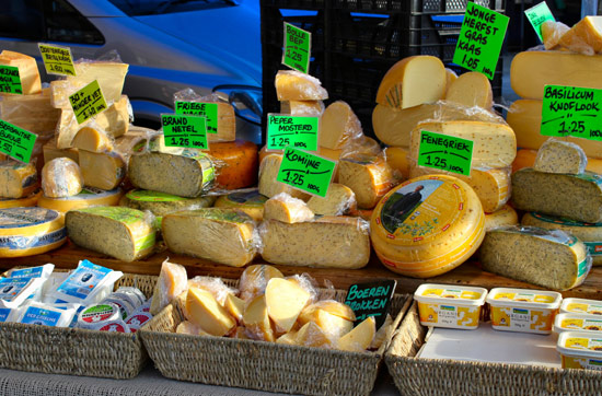 سوق الاجبان  Amsterdam-cheese-stand