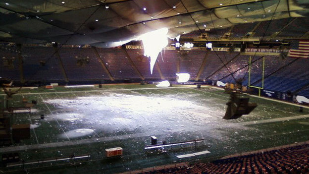 Week 17 - Page 6 Metrodome_roof_collapse2010-wide-big