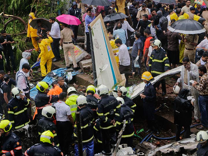 Accidentes - Accidentes de Aeronaves (Civiles) Noticias,comentarios,fotos,videos.  - Página 11 Avioneta-privada-se-desploma-en-mumbai-hay-6-muertos-5