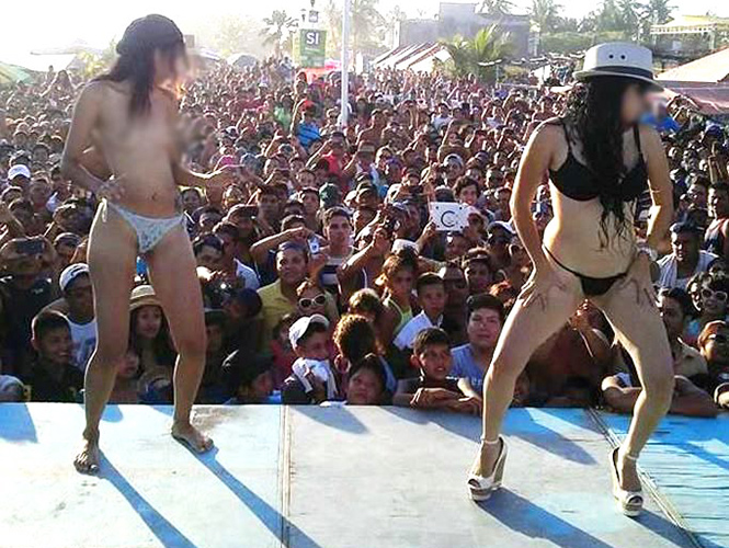 VIDEO: Desnudo total en festejos de Semana Santa; culpan a regidor  Desnudo-colima-semana-santa-240414-0