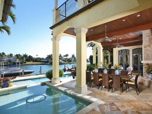 Porche y amarre 12.9-Million-Enchanting-Mansion-in-Naples-Florida-8
