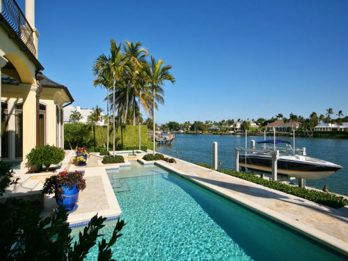 Porche y amarre 12.9-Million-Enchanting-Mansion-in-Naples-Florida-9