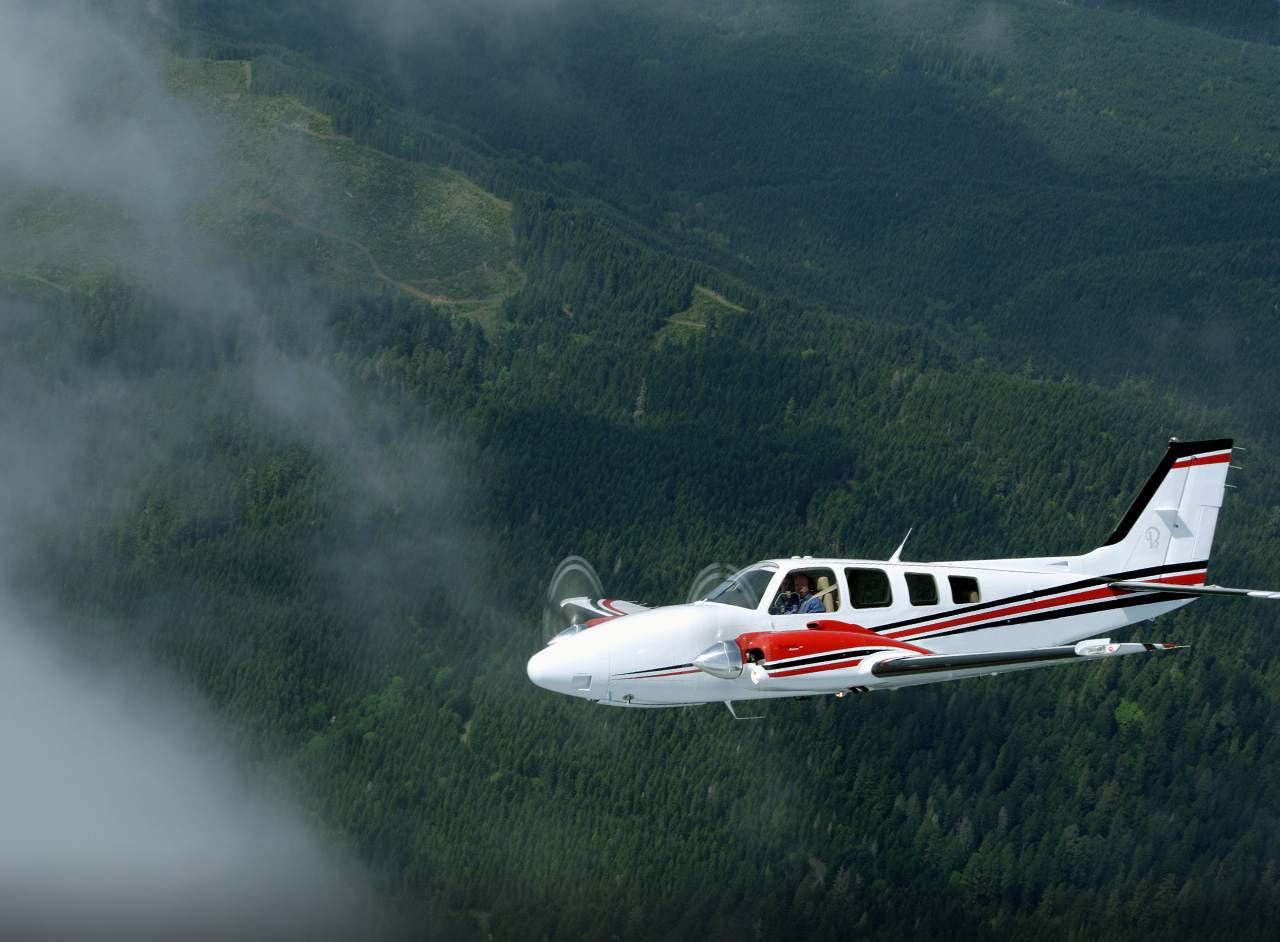 Beechcraft Baron Hawker-Beechcraft-Anniversary-Baron-Line-4