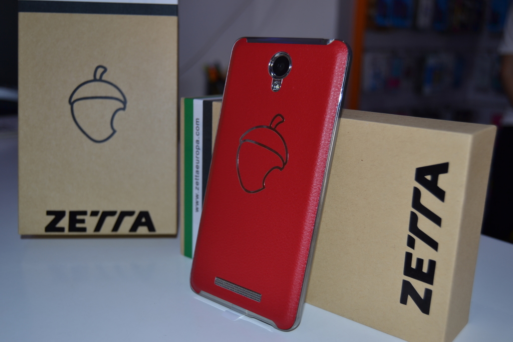 EXTREMADURA >> ZETTA - LA ESTAFA DEL SIGLO Conquistador-plus-zetta-smartphone-2015_web_3_2