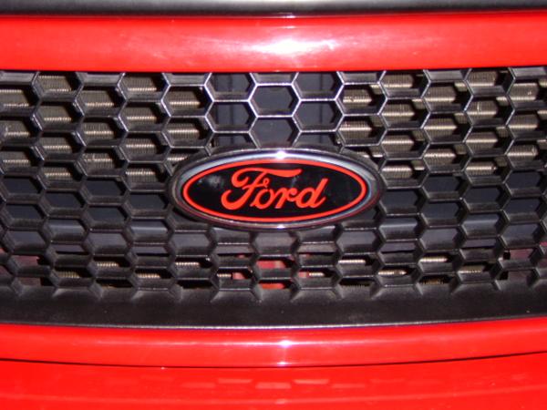 beyler kırmızı ford logusu 10656-15104-211028