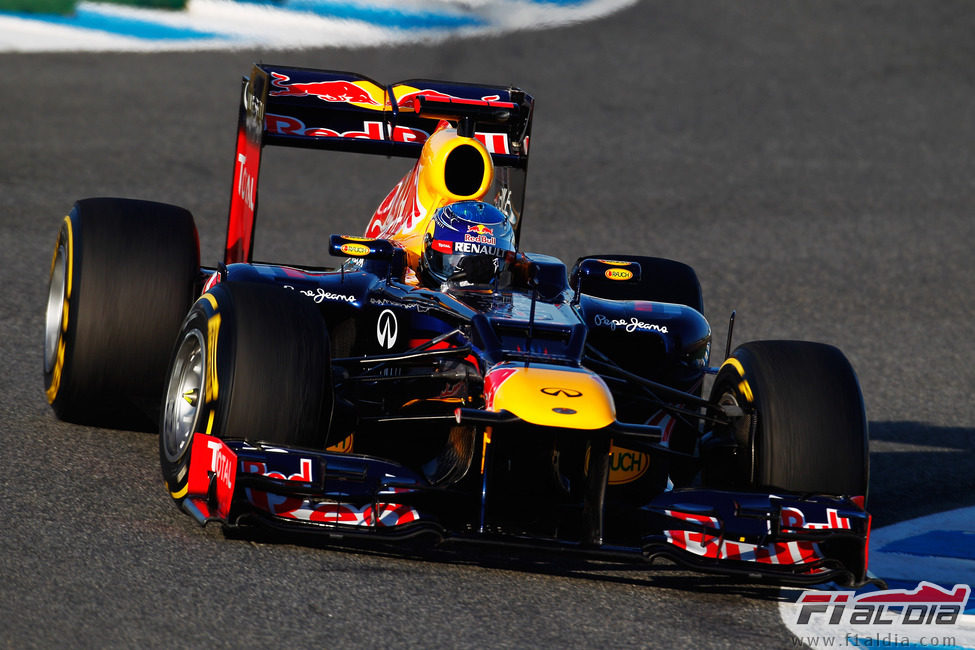 Inscripciones Temporada 2012 12467_sebastian-vettel-rueda-con-el-red-bull-en-jerez