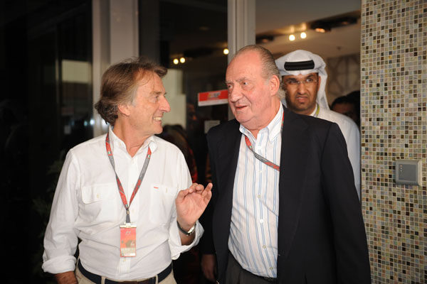 El Rey Juan Carlos acude a Abu Dabi para desear suerte a Fernando Alonso 001_small