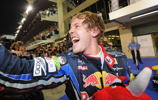 VETTEL GANA LA CARRERA Y EL MUNDIAL 2010 EN ABU DHABI  001_small