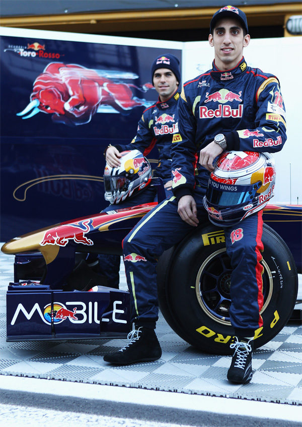 Toro Rosso presenta su nuevo monoplaza de 2011, el STR6 003_small