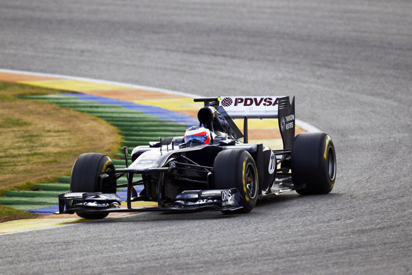 Williams muestra su nuevo monoplaza de 2011, el FW33 005_small