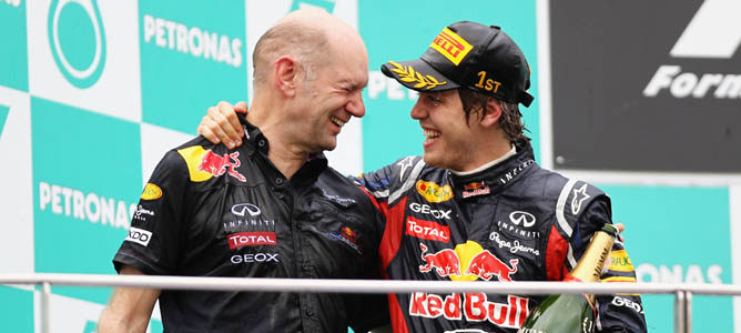 Vettel vincula su futuro en Red Bull al de Adrian Newey y otros directivos 001_small