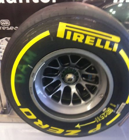 Pirelli pinta una línea en el lateral de los neumáticos 002_small