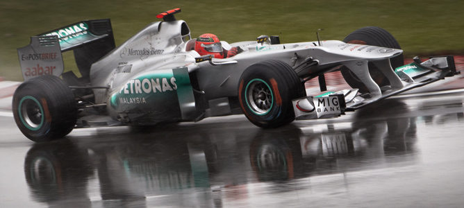 Michael Schumacher lidera unos primeros libres del GP de Corea marcados por la lluvia 001_small