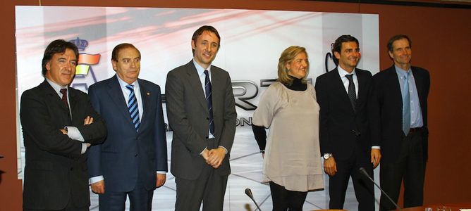 HRT presenta en Madrid a Pedro de la Rosa como piloto oficial 001_small