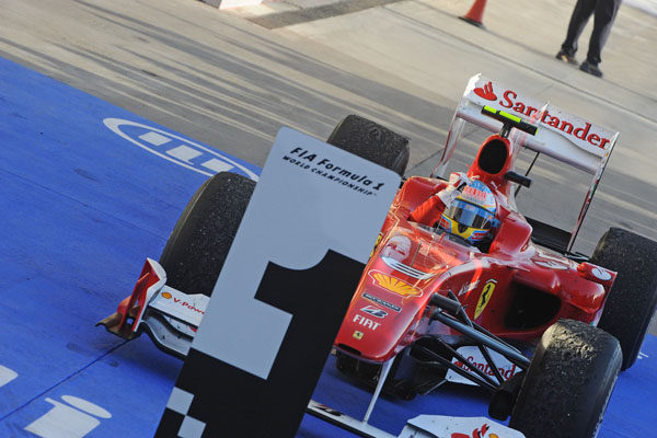 Fernando Alonso gana una polémica carrera 001_small