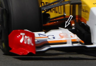 Renault's last minute front wing adjustment Renault-fw-eur