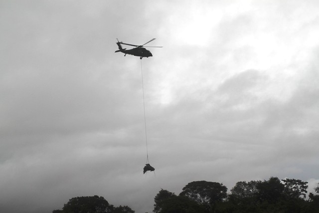 [Brasil] Aeronáutica inicia retirada de peças do avião que caiu... 60-1