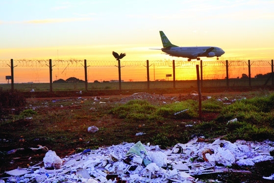 [Brasil] Novo lixão coloca aeroporto Leite Lopes em risco 25568z