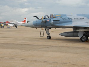 [Brasil] Aeronave T-28 Trojan pousa em Brasilia I1121618511288953