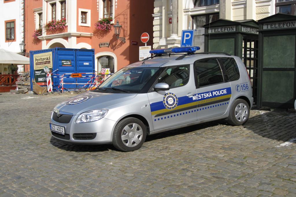 Skoda au service de la police - Page 7 Polizei-streifenwagen-skoda-roomsterstadtpolizei-cesky-76794