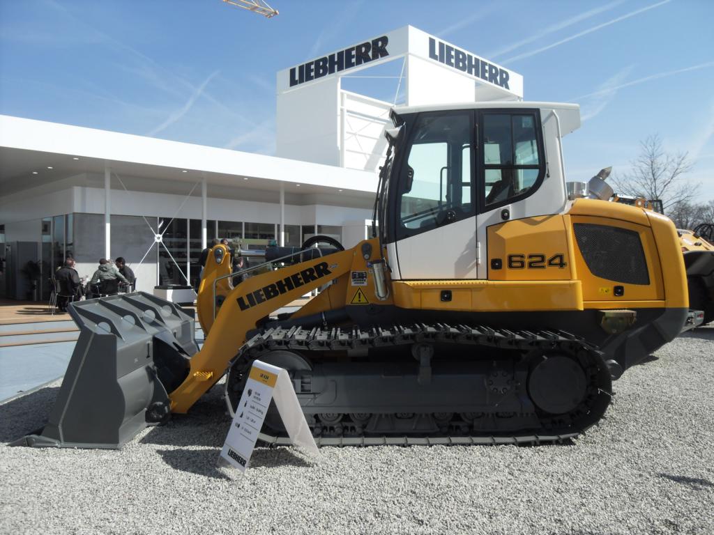 komatsu d 1555s1  caricatore cingolato Liebherr-lr-624-auf-baumaschinenmesse-105772