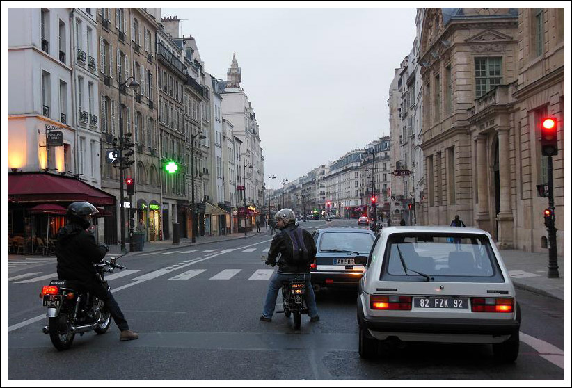 Traversée de PARIS Suzuki125GT-paris-2014-03