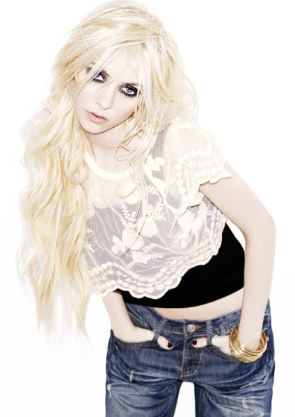 ¿En el descanso? (Taylor) Taylor-Momsen-New-Look2