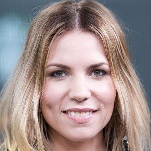 Physique et Ascendant - Page 32 Skylar-grey-2