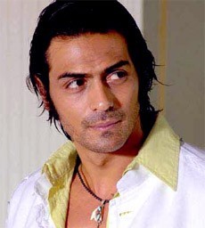 متابعة حصرية للفيلم الرائع لكاجول وكارينا We Are Family Arjun_rampal