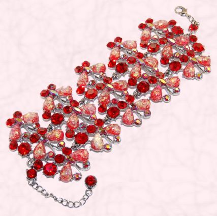 مجموعه من الملابس والمجوهرات المنوعه Sparklingaccessoriesredswarovski