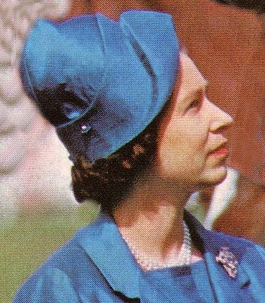 Isabel II, Reina de Gran Bretaña e Irlanda del Norte - Página 26 Hatblueturban
