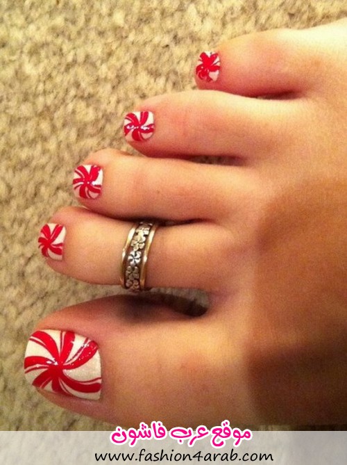 طلاء اظافر القدمين Toe-Nail-Art-Designs-for-Christmas-2012_03