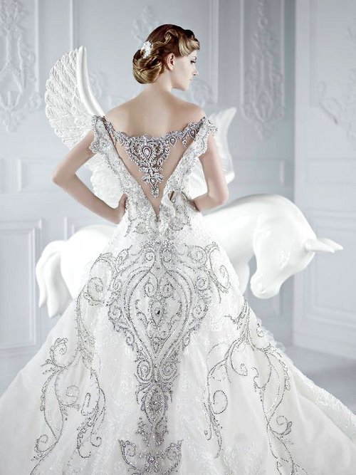 العروس تصبح ملكة الحفل فى ليلة زفافها Wedding-dresses-9