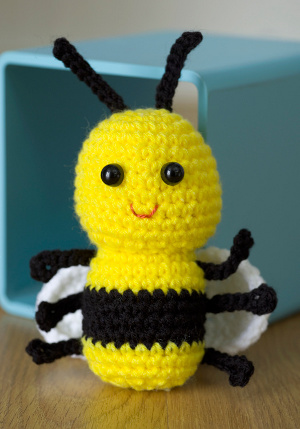  •●|||▓ ` عــآلــم الابــداع بالكــروشــيــه` ▓|||●• Cute-Crochet-Bee