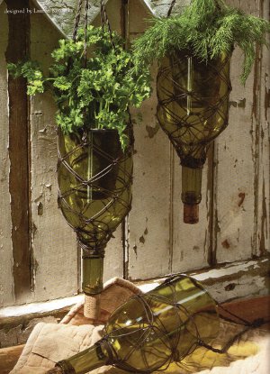 Du vin pour des plantes !! Wine-Bottle-Herb-Garden