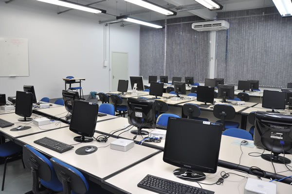 Sala de Computação 7b84fdc0-0842-4217-9fb5-d6ea16ffb725