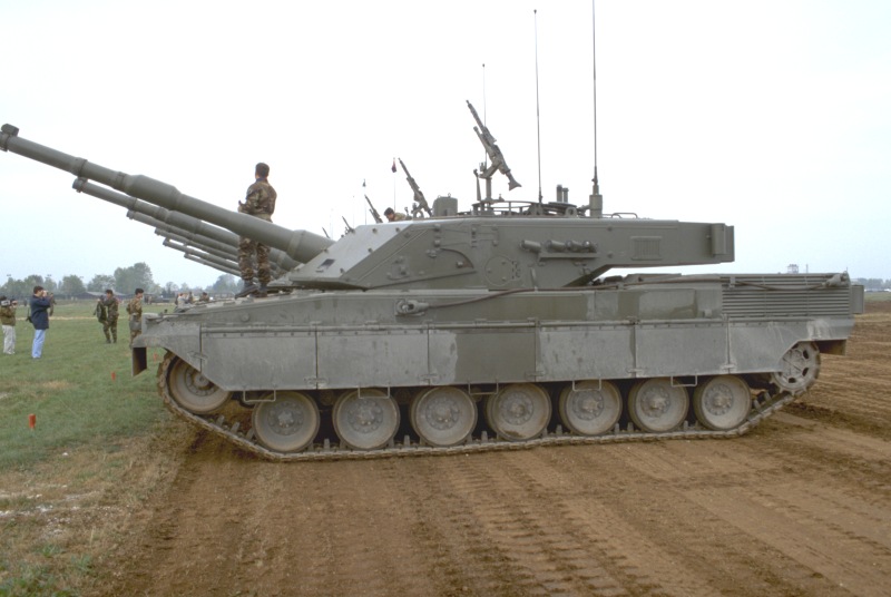 الدبابه الايطاليه الرائعه ariete C-1 IMG0015