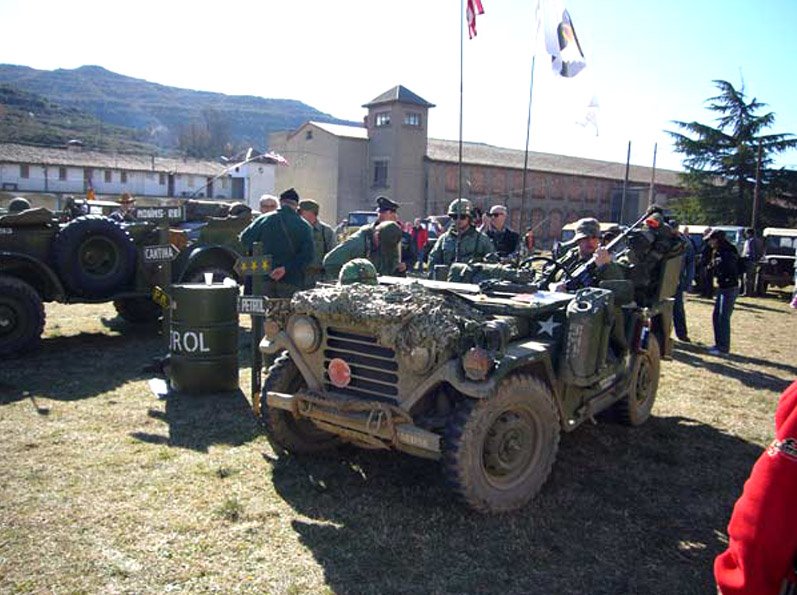 Concentracion de veiculos militares de epoca. 42189-950-700-ESCALA-casserres_concentraciy_internacional_de_vehicles_militars_dyypoca_y_el_guixary