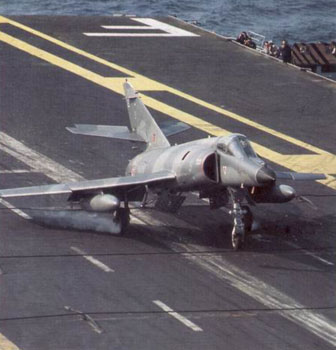 Encore un ptit étendard  Flight-deck-markings-001